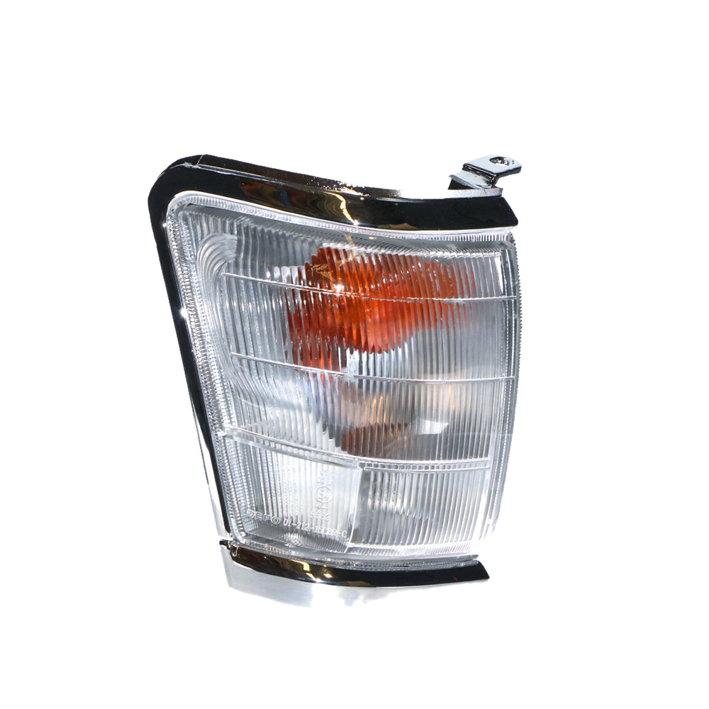 RIGHT FRONT CORNER LIGHT TO SUIT TOYOTA HILUX 2WD 4WD UTILITY 8/1997–9/2001